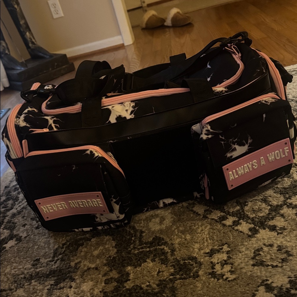 40L ULTIMATE DUFFLE BAG BLACK LIGHTNING KNOCKOUT PINK - Picture 14 of 16